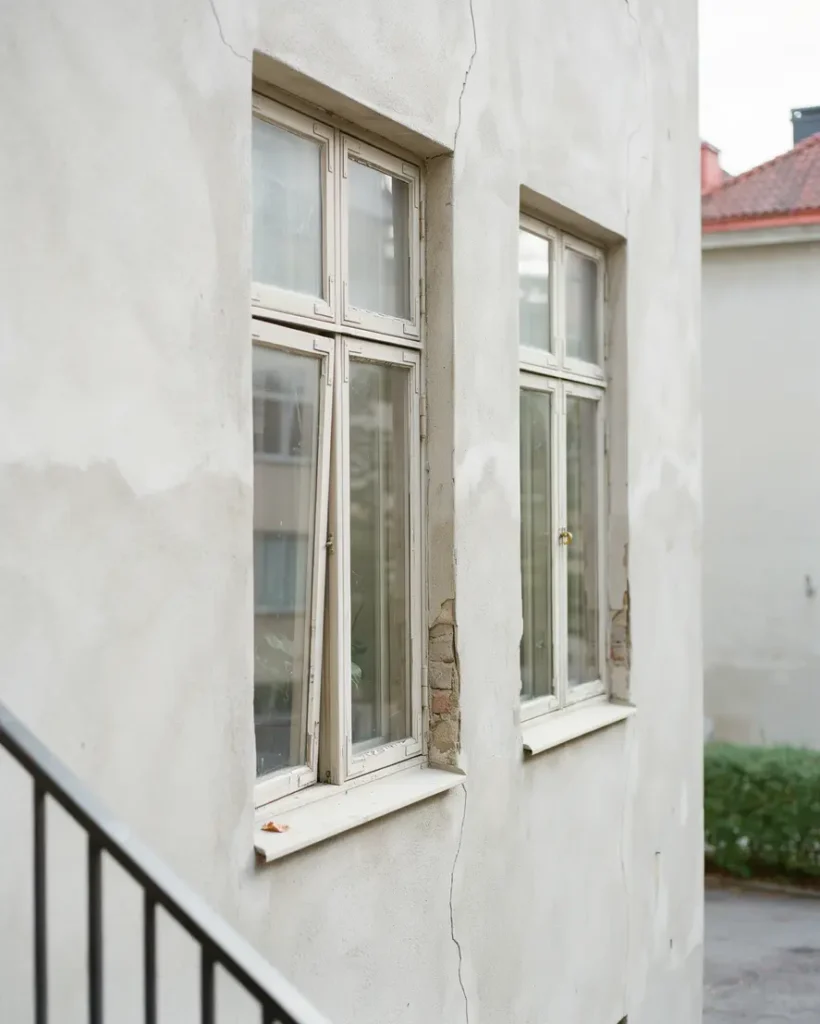 f nsterrenovering i liljeholmen s f r du tystare t tare och snyggare f nster hemma